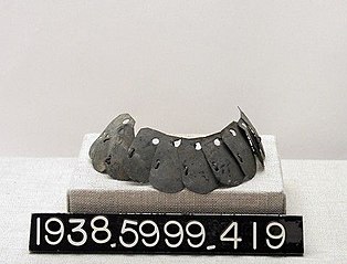 Segment plate armor, Yale University Art Gallery, inv. 1938.5999.419