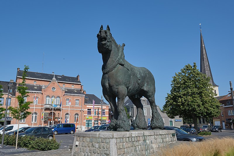 File:Sint-Kwintens-Lennik - Markt - Prins en Gemeentehuis (2021-07-21 10-05-08).jpg