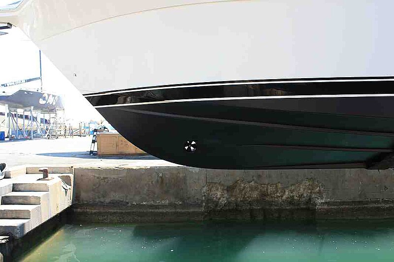 File:Small MY Bow Thruster-2.jpg