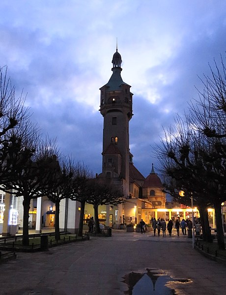 File:Sopot Lighthouse 1.jpg