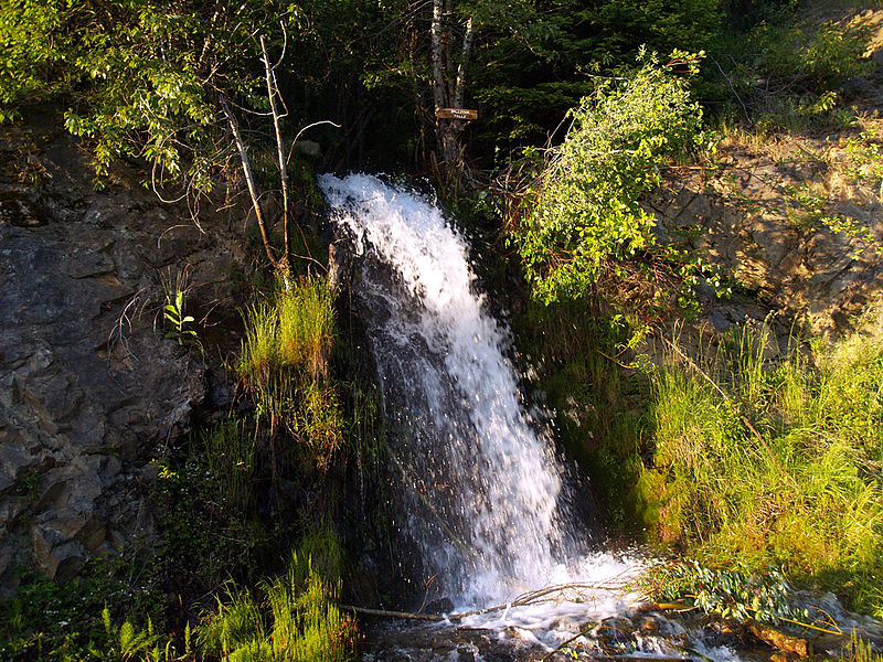 File:Splashum Falls 2012.jpg