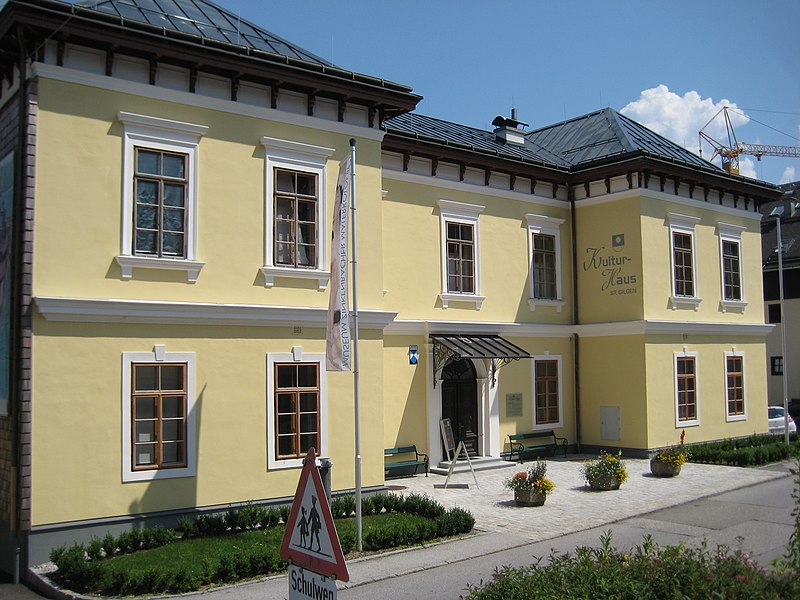 File:St-Gilgen Volksschule.JPG