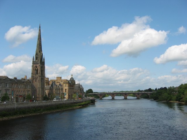 Looking upstream (north) along the Tay from the centre of Perth. In view are St Matthew's Church and Perth Bridge