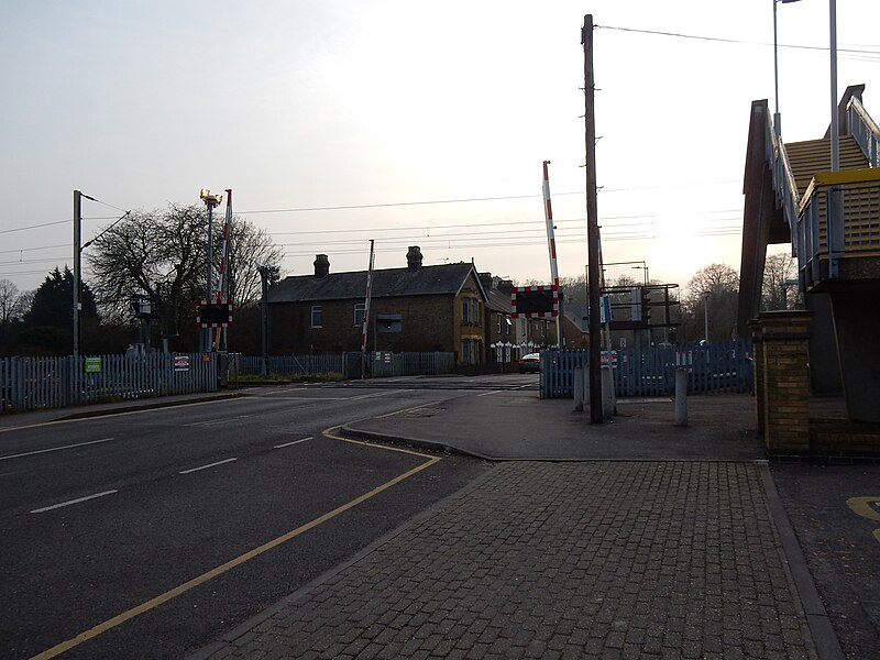 File:St Margarets Herts stn level crossing look south.jpg