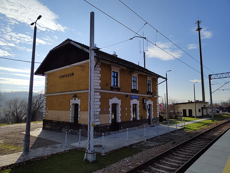 File:Stacja Stryszów 3 2021.jpg