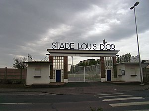 Entrée du stade Louis-Dior.