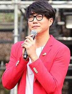 Sung Si-kyung em 30 de maio de 2014 (cortado) .jpg