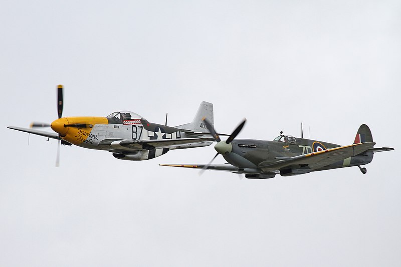 File:Supermarine Spitfire MkIIa & North American P-51 Mustang 15 (5968628655).jpg