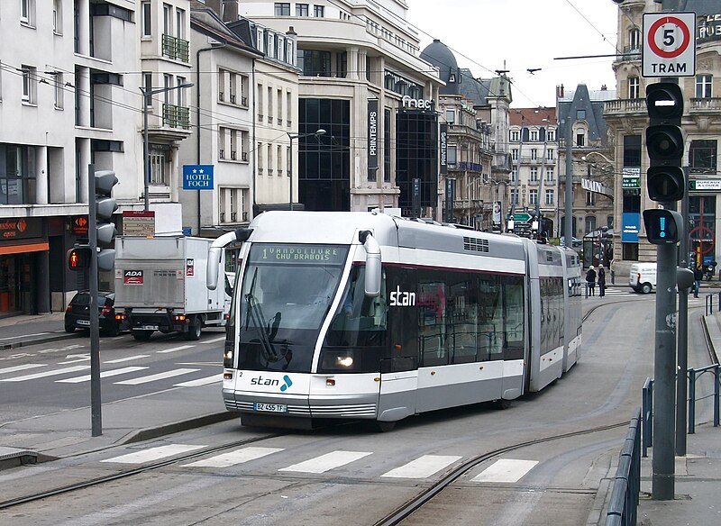 File:TVR n°2, Gare de Nancy - 2015.JPG