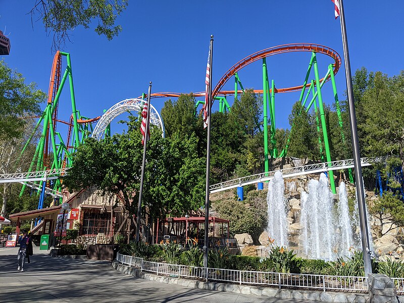 File:Tatsu (Six Flags Magic Mountain) 2022 2.jpg