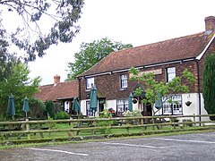 Greyhound Inn di dekat West Lavington - geograph.org.inggris - 1336995.jpg