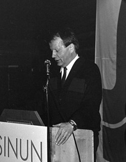 Toivo Yläjärvi Jukolan Osuuskaupan osuuskuntakokouksessa huhtikuussa 1988
