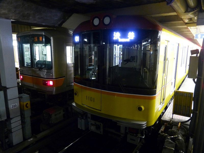 File:Tokyo Metro 1101 and 01-137 20130103 Asakusa.jpg