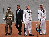Tony Abbott inspiziert die australische Föderationsgarde im Januar 2015.jpg