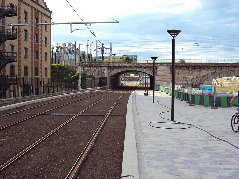 File:Travaux T3b - entre porte de la Vilette et canal Saint-Denis - Juillet 2012 (4).JPG