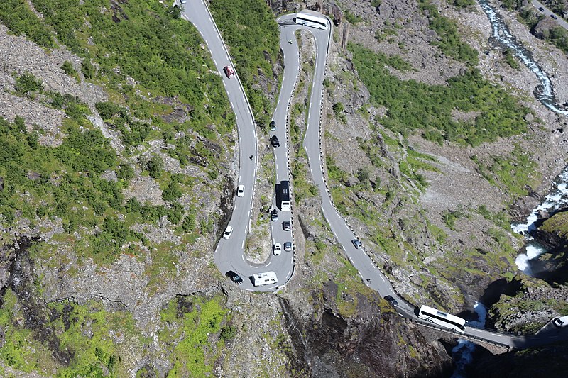 File:TrollstigenNorway17.jpg