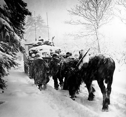 Песня снег войны. Арденнская операция 1944-1945. Арденнская операция 1944. Диорама Арденны 1944. 1944: Battle of the bulge.