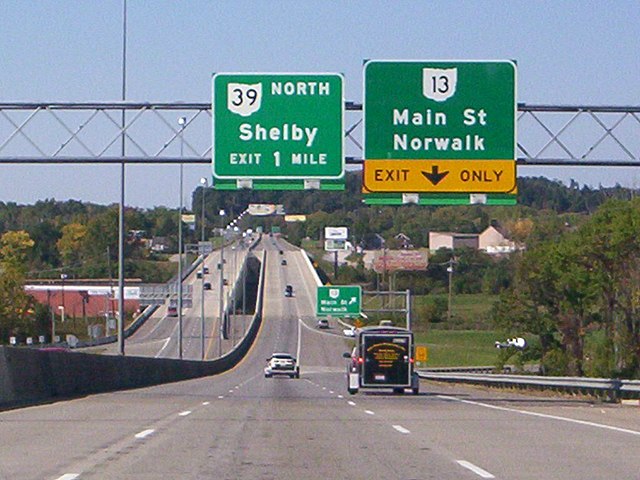 US 30 westbound approaching the SR 13 (Main Street) interchange in Mansfield