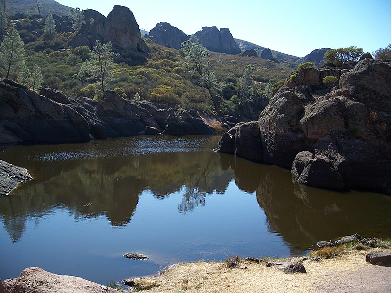 File:USA-Pinnacles National Monument-Bear Gulch Reservoir-1.jpg