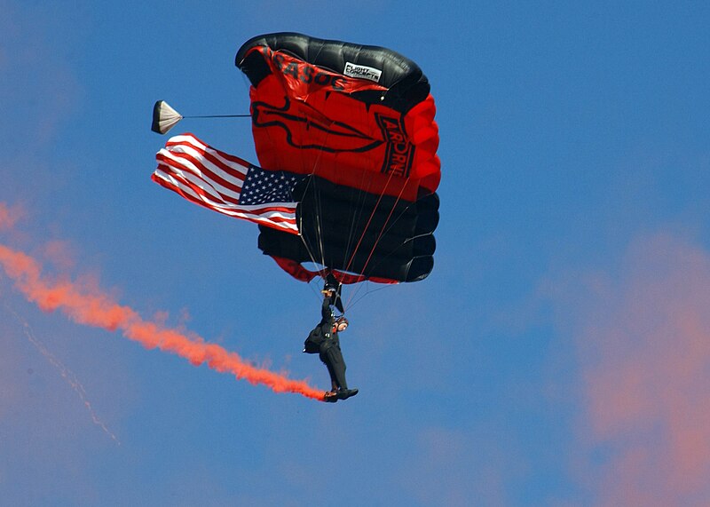 File:US Navy 061028-N-1810F-077 A member of the United States Army Special Operations Command Parachute Demonstration Team.jpg