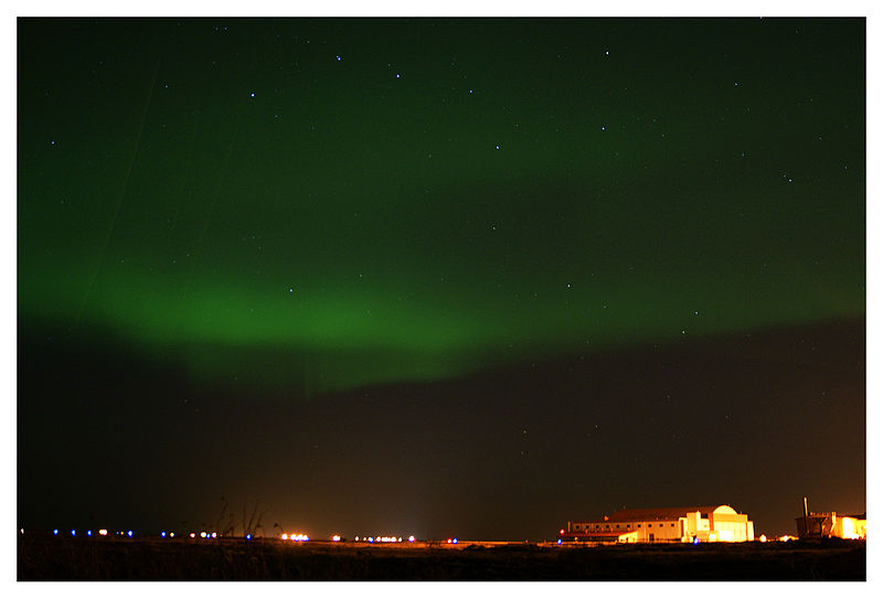 File:Ursus Major and Aurora Borealis over Keflavik airport (15761364142).jpg