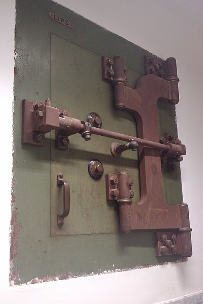 File:Vault lock in De Tempel.jpg