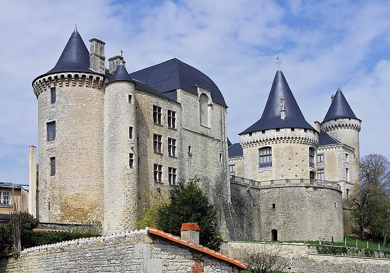 File:Verteuil 16 Château 3 2012.jpg