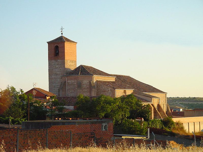 Archivo:Vista general de iglesia en Villamanta.jpg