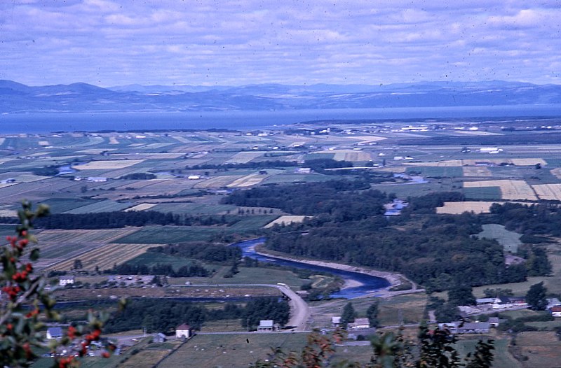 File:Vue Saint-Pacôme.jpg