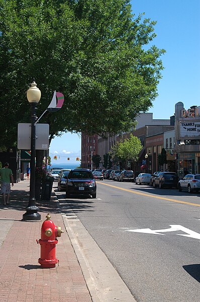 File:Washington Street (Marquette, Michigan).jpg