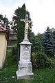 English: Wayside cross in Hluboké, Třebíč District. Čeština: Kříž v Hlubokém, okr. Třebíč.