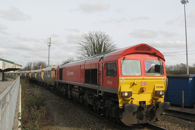 File:Westbury - DBS 59206 empty Hanson hoppers.JPG