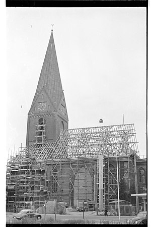 Wiederaufbau der Nikolaikirche (Kiel 13.254).jpg