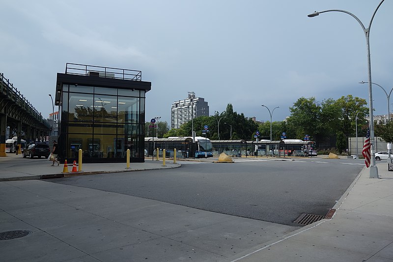 File:Williamsburg Bridge Bus Terminal td (2019-08-18) 001 - Station Building.jpg