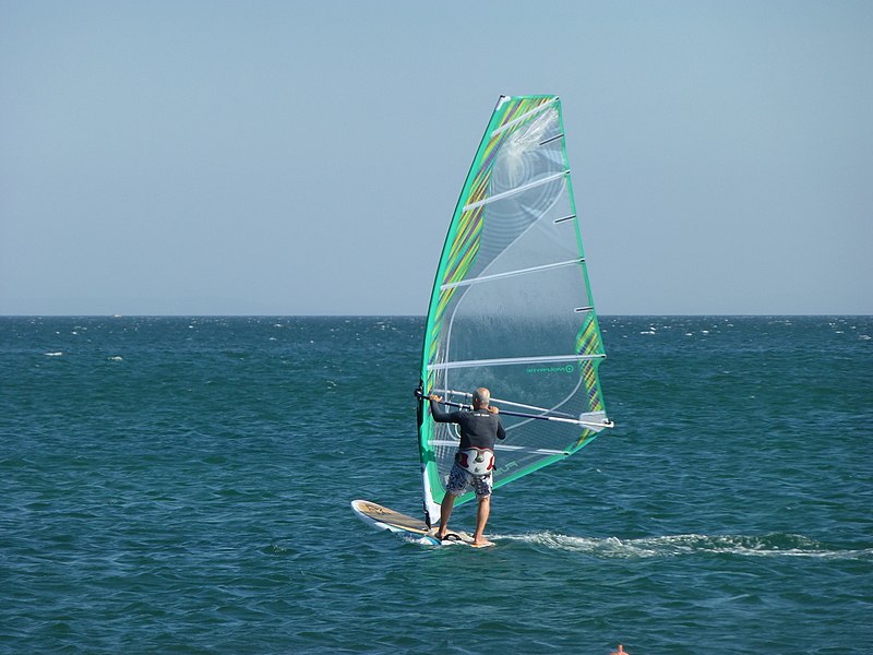 File:Windsurfing Mimarsinan Istanbul 1130035.jpg