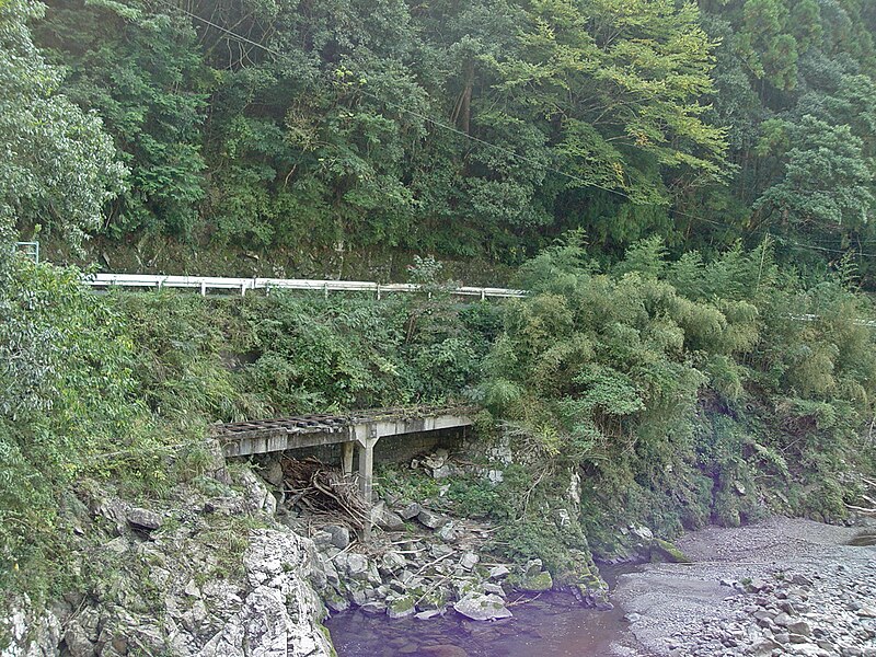 File:Yanase forest railway01.JPG