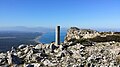 Vermessungspunkt "Es Ferruxet" (517m). Geodätische Säule auf dem Bergrücken des Puig de Ferrutx