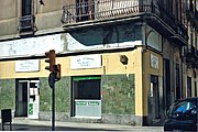 *1924-Igualtat 73 (avui: Àlaba 75). Coll (Esteve), bar La TGranquilidad.*1935-Igualtat 73-75. Vidal (Antoni), bar La Tranquilidad.*1942-Àlaba 73. Prost (Josefina), bar La Tranquilidad.*1959-Àlaba 73. Lladó (Lluís), bar.*2007-Àlaba 73. Bar Restaurant Tango, pizzeria.