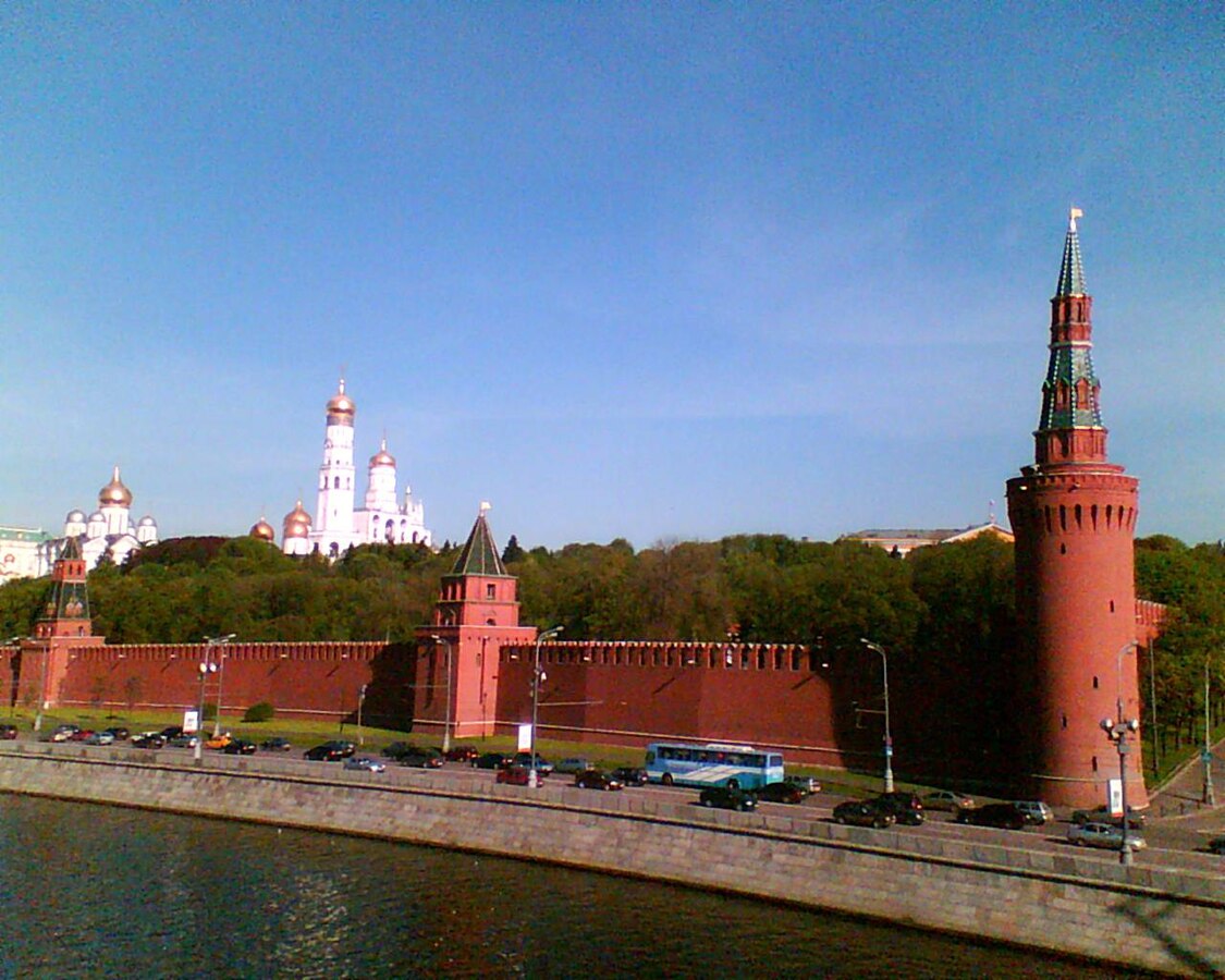 Великий з. Малый Кремль в Москве. Кремль с воды. Z Кремль. Кремль на острове.