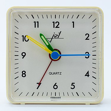 Analog battery-operated quartz watch with colored hands, type: ej 710