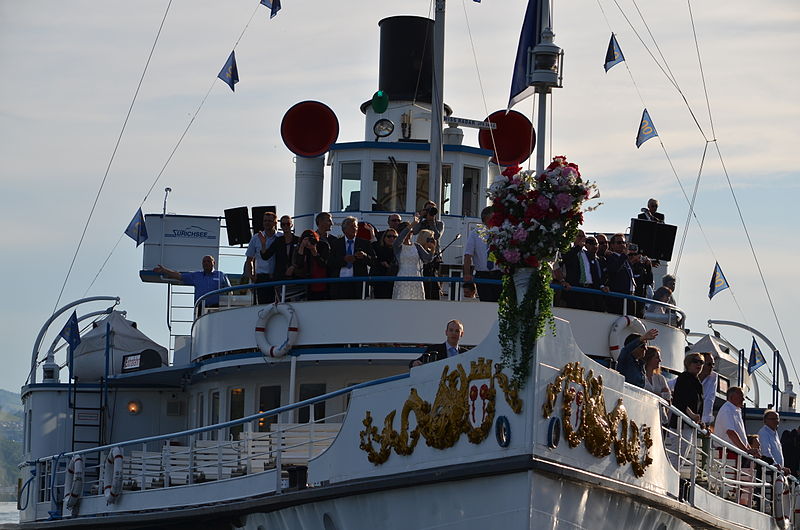 File:100 Jahre Dampfschiff Stadt Rapperwil - Hafenfest Rapperswil - 'Rosenempfang' 2014-05-23 19-09-44.JPG