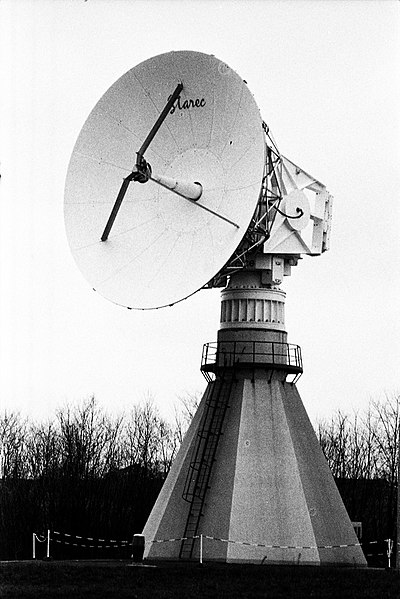 File:11.03.85 Au CNES Antenne 8GH2 (1985) - 53Fi2146.jpg