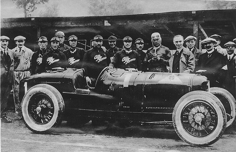 File:1924-10-19 Monza Alfa P2 racing team.jpg