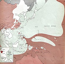 Zdjęcie przedstawia mapę Południowego Pacyfiku (okolice Indonezji). Na czerwono zaznaczono tereny kontrolowane przez aliantów (stan na 15 stycznia 1945 rok), a na biało tereny kontrolowane przez Japonię.