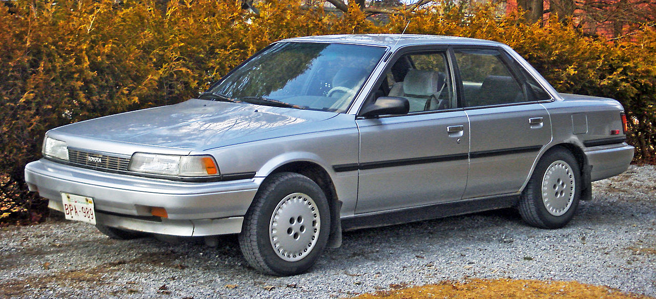 Image of 1987-1990 Toyota Camry LE sedan 01