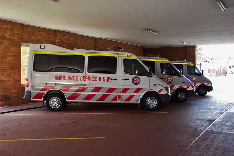 File:2003 Mercedes Benz Sprinter 316 CDi ambulances (5350813424).jpg