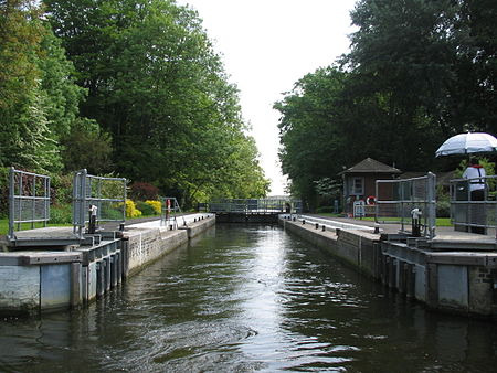 2008 05 Whitchurch Lock