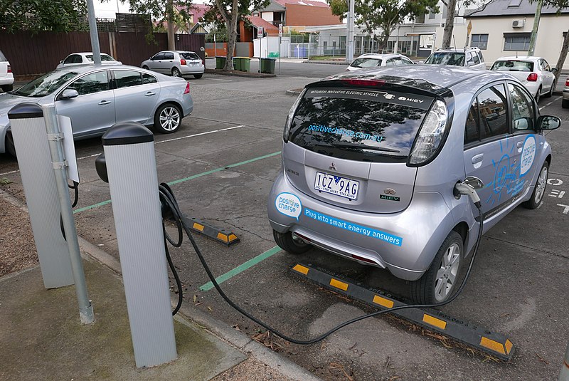 File:2010 Mitsubishi i-MiEV (GA MY10) hatchback, Positive Charge, using ChargePoint station, 1 David Street, Brunswick, Victoria (2015-07-15) 04.jpg