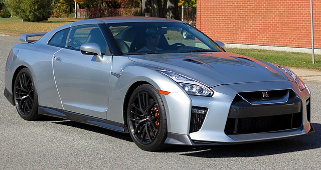 https://upload.wikimedia.org/wikipedia/commons/thumb/7/7c/2018_Nissan_GT-R_Premium_in_Super_Silver%2C_Front_Right%2C_10-11-2022.jpg/640px-2018_Nissan_GT-R_Premium_in_Super_Silver%2C_Front_Right%2C_10-11-2022.jpg