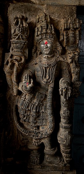 File:2nd Dwarapala at Sri Brahmeshvara Temple, Kikkeri 02.jpg